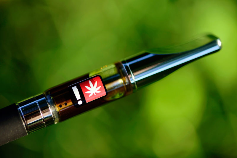 Comparing Cannabis Vaping Methods: Pens, Pods, and Rigs